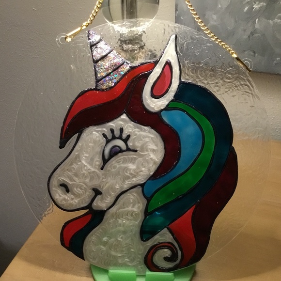 UNICORN SUN CATCHER PAINTED ON 10 X 10 INCH ACRYLIC CIRCLE - Picture 2 of 3